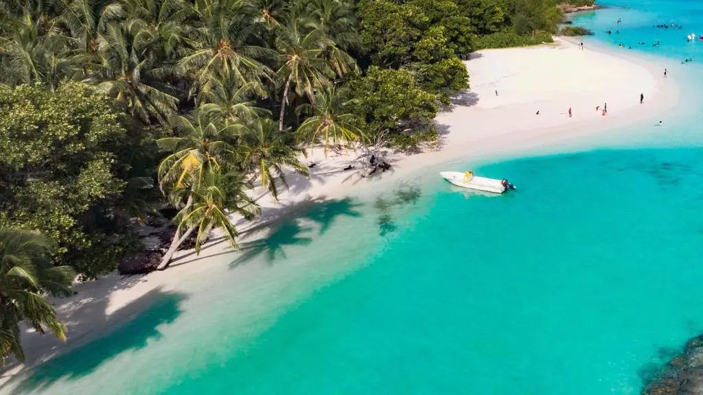 Sandbank Bliss – Stay 4N/5D at Mathiveri Island